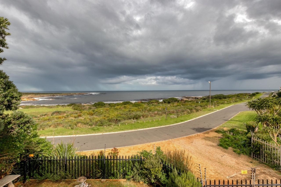 5 Bedroom Property for Sale in Sandbaai Western Cape
